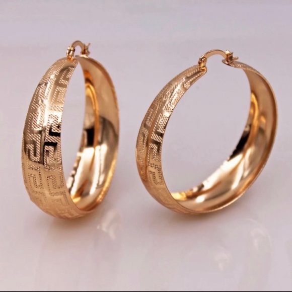 LUXURY BIG ROUND HOOP EARRINGS - Picture 6 of 6